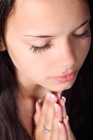 teen girl praying